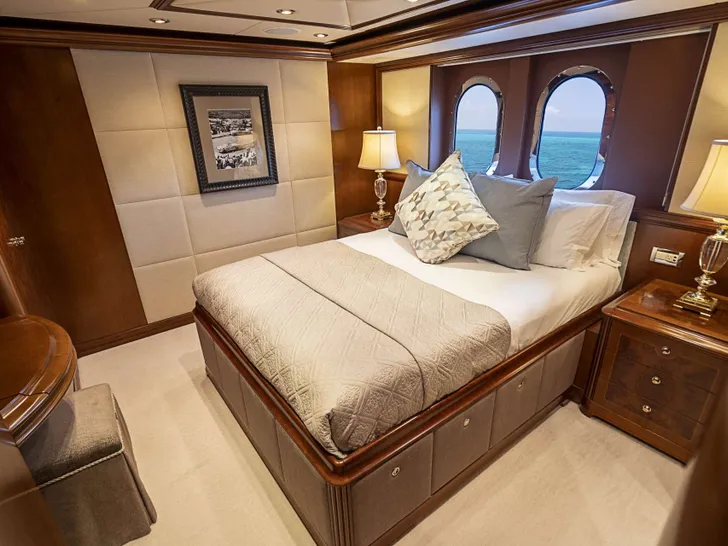 CAMILLE Broward 124 - VIP cabin 2 CAMILLE Broward 124 - VIP cabin 2