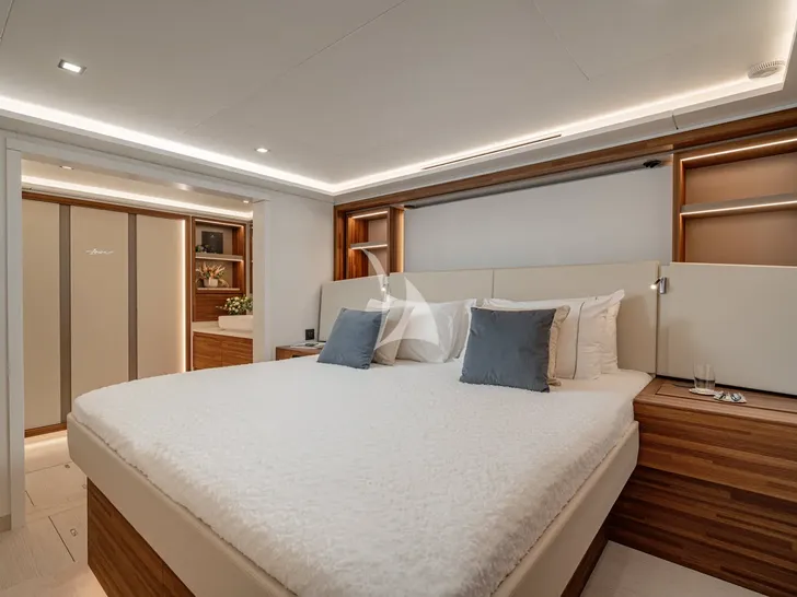 CAPRI Fountaine Pajot Thira 80 - VIP cabin 4 CAPRI Fountaine Pajot Thira 80 - VIP cabin 4