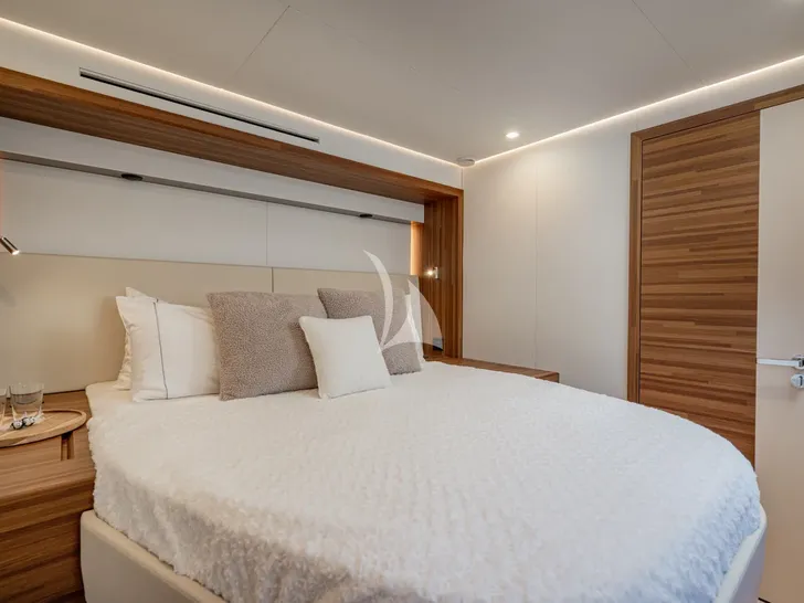 CAPRI Fountaine Pajot Thira 80 - VIP cabin 2 CAPRI Fountaine Pajot Thira 80 - VIP cabin 2