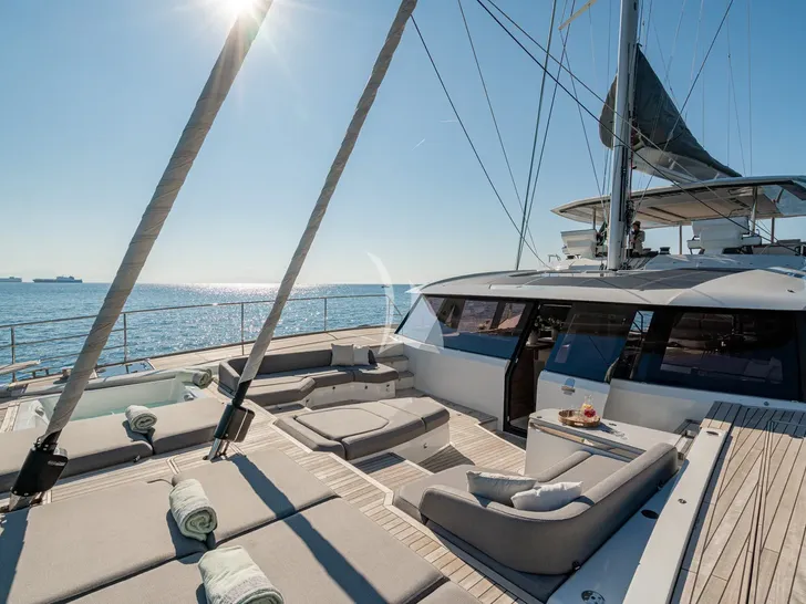 CAPRI Fountaine Pajot Thira 80 - foredeck lounge and sunbathing area CAPRI Fountaine Pajot Thira 80 - foredeck lounge and sunbathing area