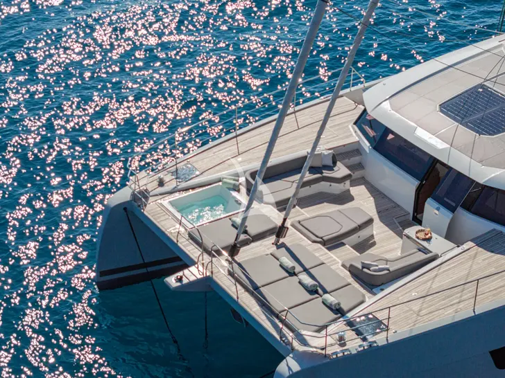 CAPRI Fountaine Pajot Thira 80 - foredeck CAPRI Fountaine Pajot Thira 80 - foredeck