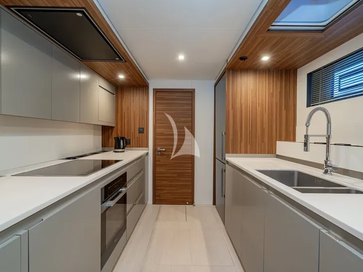 CAPRI Fountaine Pajot Thira 80 - galley CAPRI Fountaine Pajot Thira 80 - galley