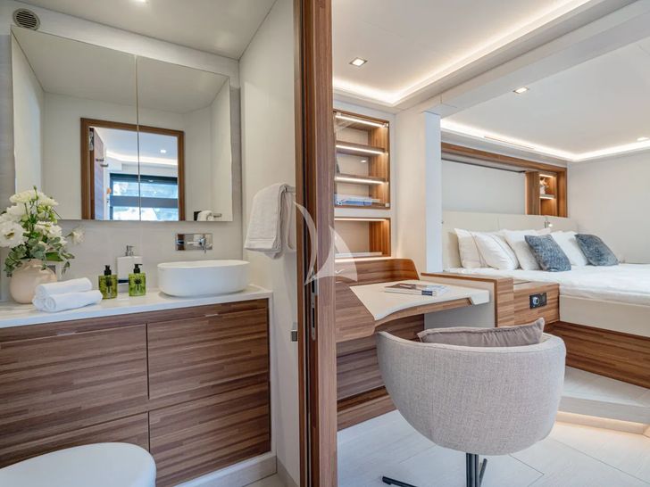 CAPRI Fountaine Pajot Thira 80 - master cabin bathroom vanity CAPRI Fountaine Pajot Thira 80 - master cabin bathroom vanity