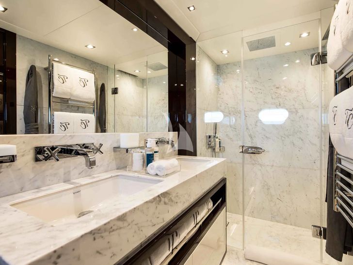 CAPTAIN MORGAN III Sunseeker 131 - VIP cabin 1 bathroom CAPTAIN MORGAN III Sunseeker 131 - VIP cabin 1 bathroom