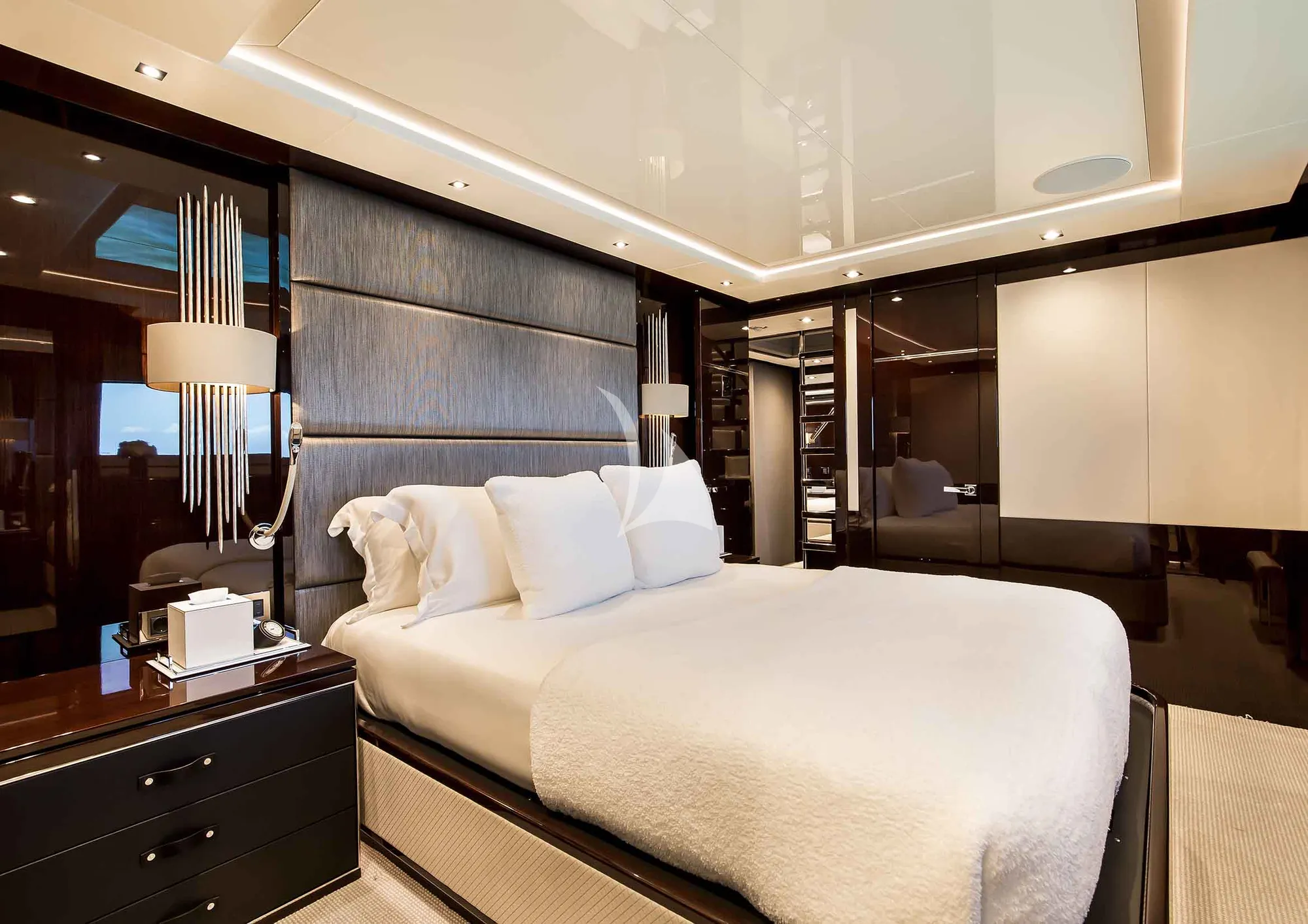 CAPTAIN MORGAN III Sunseeker 131 - VIP cabin 1