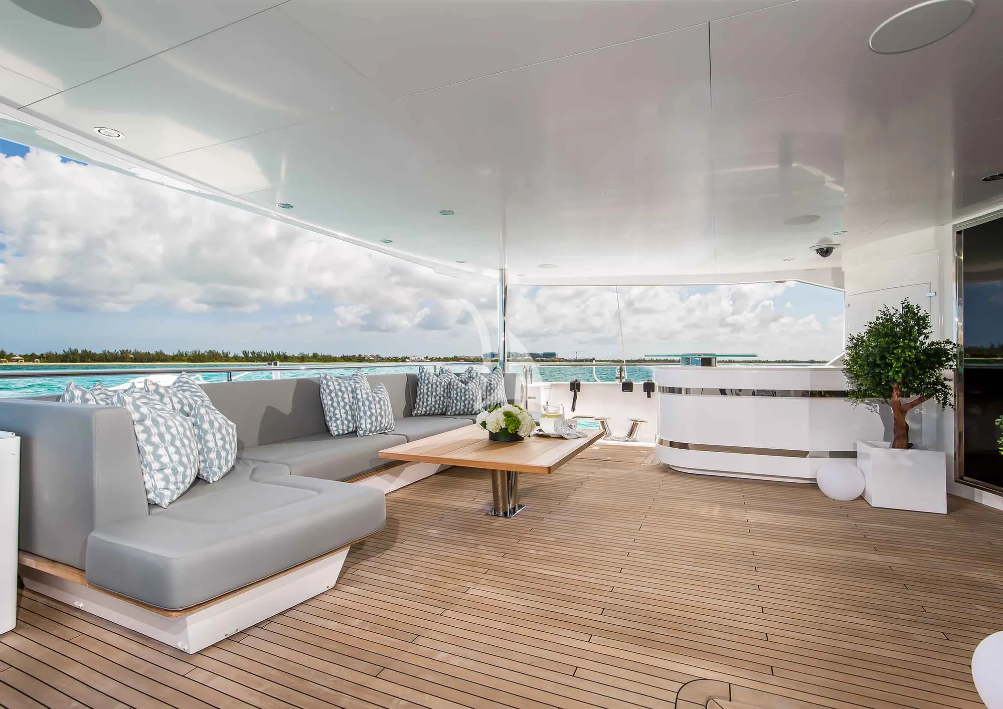 CAPTAIN MORGAN III Sunseeker 131 - aft deck lounge
