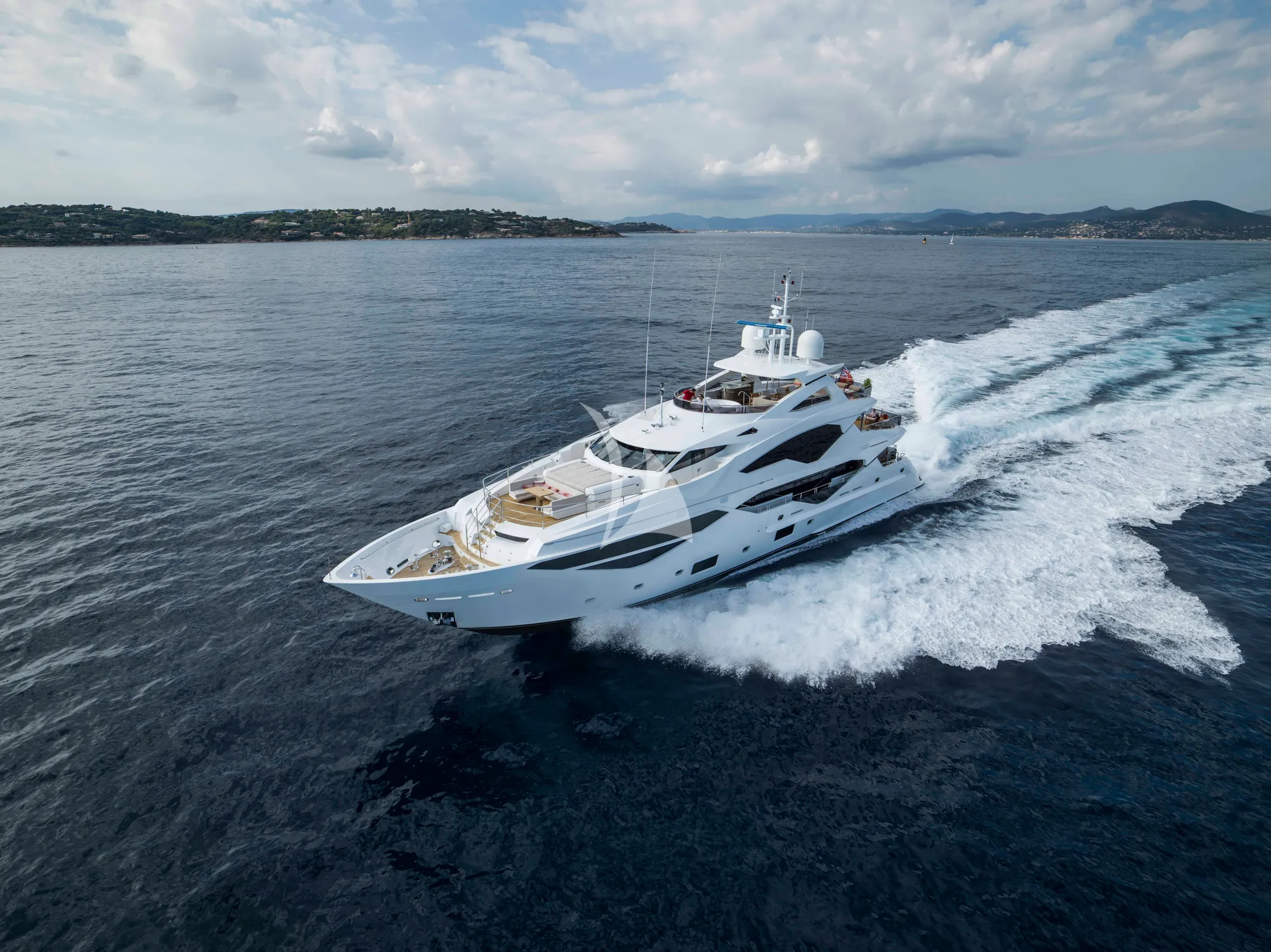 CAPTAIN MORGAN III Sunseeker 131 - cruising