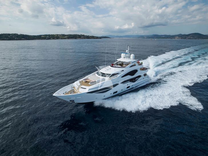 CAPTAIN MORGAN III Sunseeker 131 - cruising CAPTAIN MORGAN III Sunseeker 131 - cruising