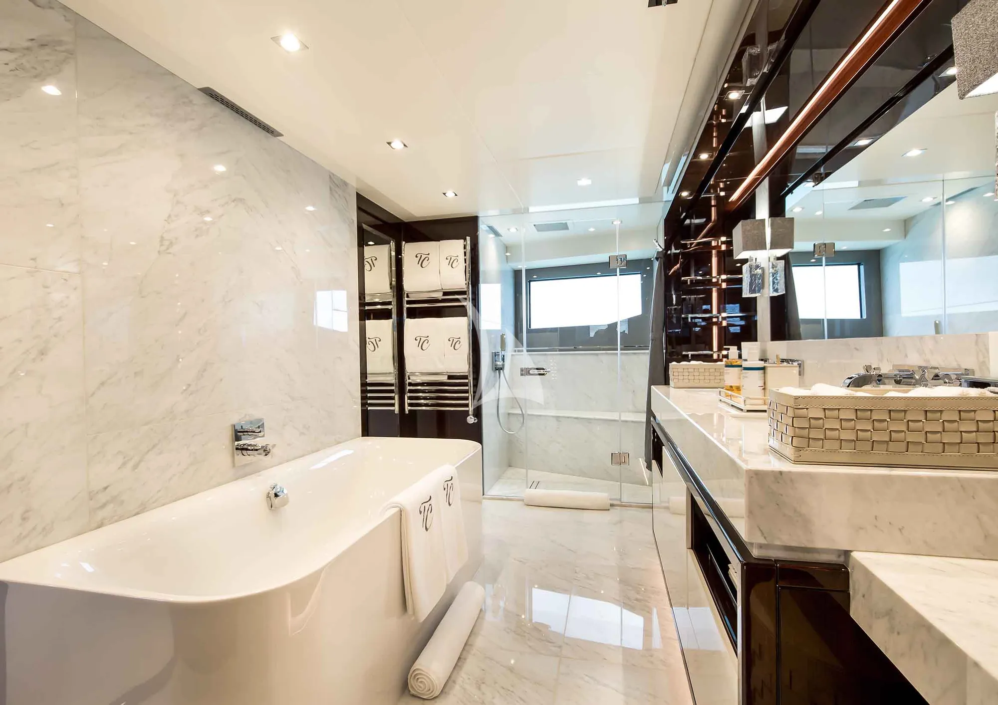 CAPTAIN MORGAN III Sunseeker 131 - master cabin bathroom