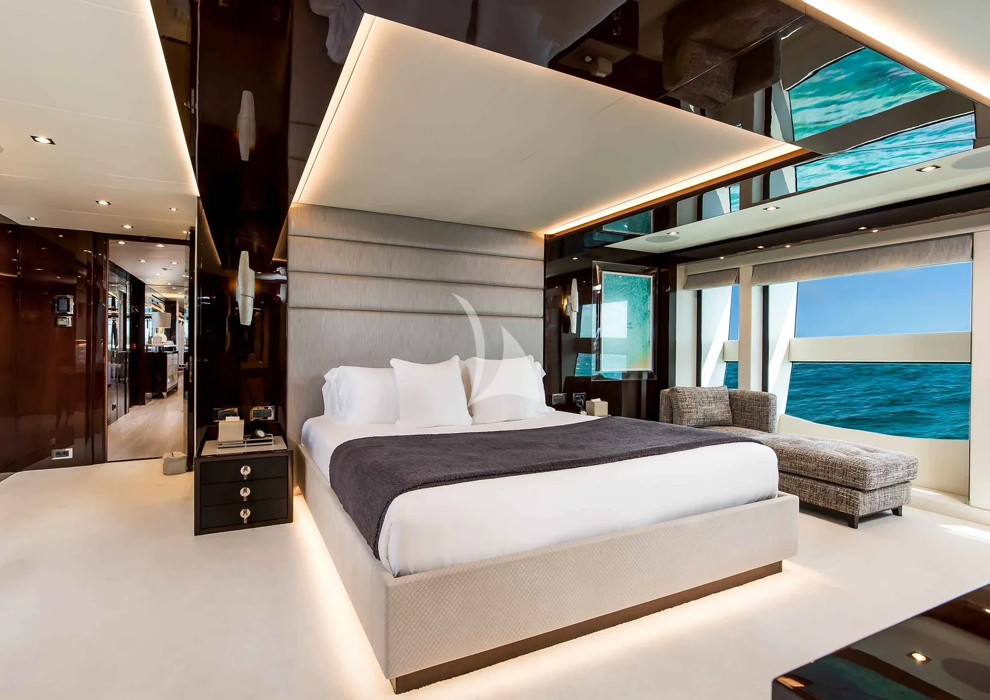 CAPTAIN MORGAN III Sunseeker 131 - master cabin
