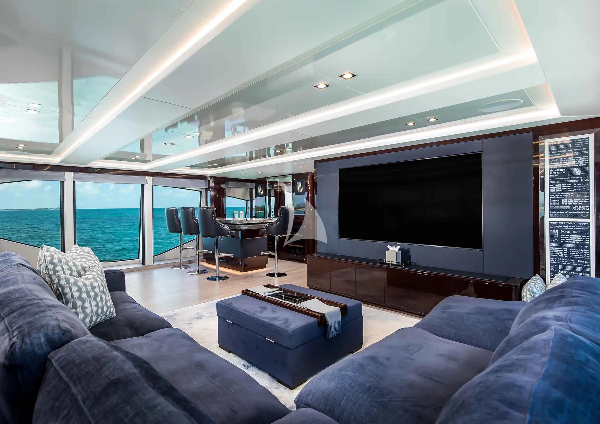 CAPTAIN MORGAN III Sunseeker 131 - sky lounge