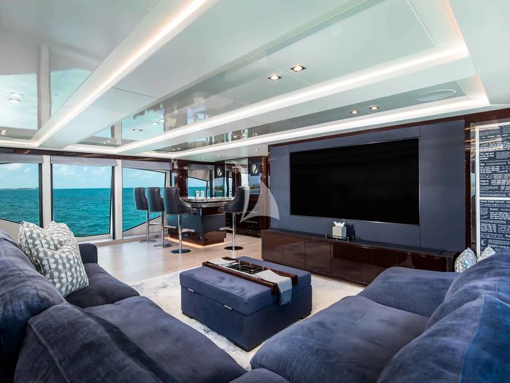 CAPTAIN MORGAN III Sunseeker 131 - sky lounge CAPTAIN MORGAN III Sunseeker 131 - sky lounge