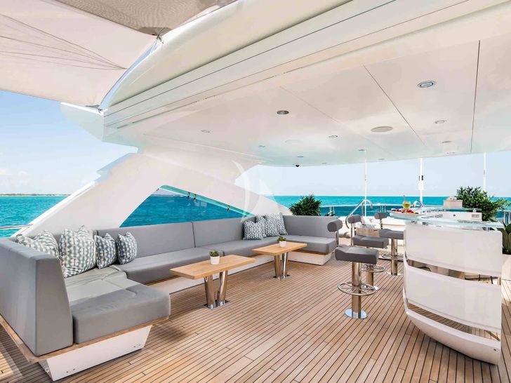 CAPTAIN MORGAN III Sunseeker 131 - sundeck lounge and bar CAPTAIN MORGAN III Sunseeker 131 - sundeck lounge and bar