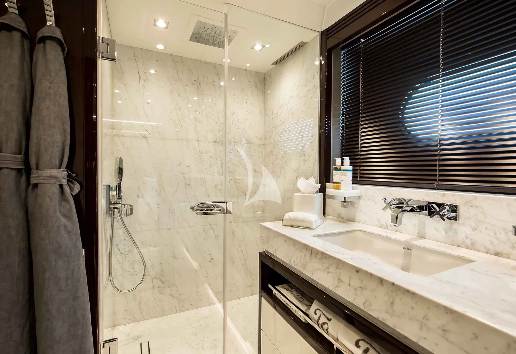 CAPTAIN MORGAN III Sunseeker 131 - twin cabin 1 bathroom