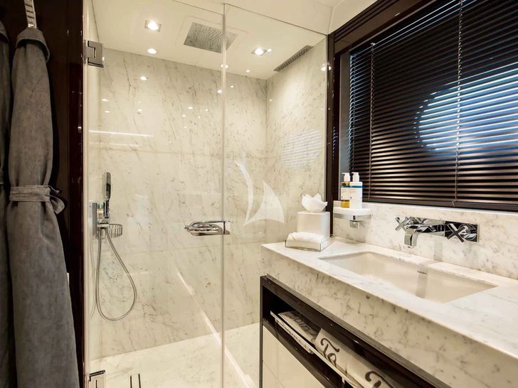 CAPTAIN MORGAN III Sunseeker 131 - twin cabin 1 bathroom CAPTAIN MORGAN III Sunseeker 131 - twin cabin 1 bathroom
