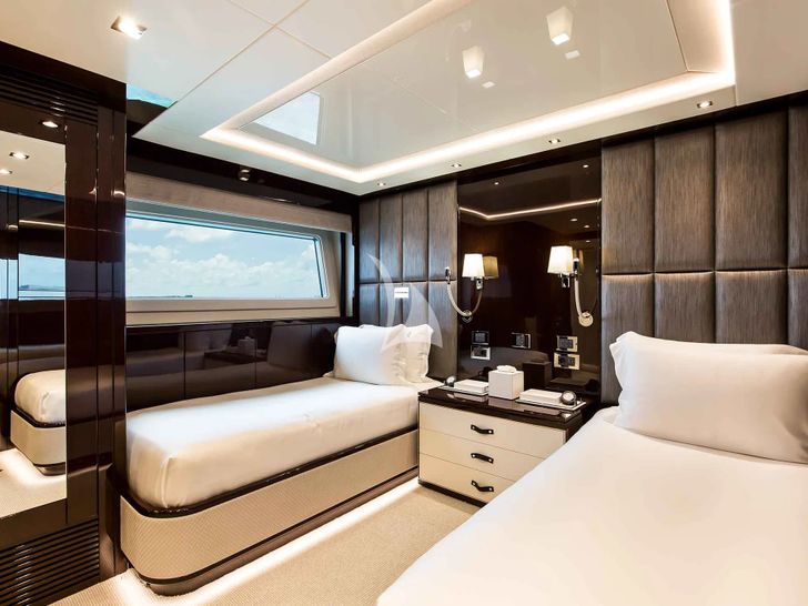 CAPTAIN MORGAN III Sunseeker 131 - twin cabin 1 CAPTAIN MORGAN III Sunseeker 131 - twin cabin 1