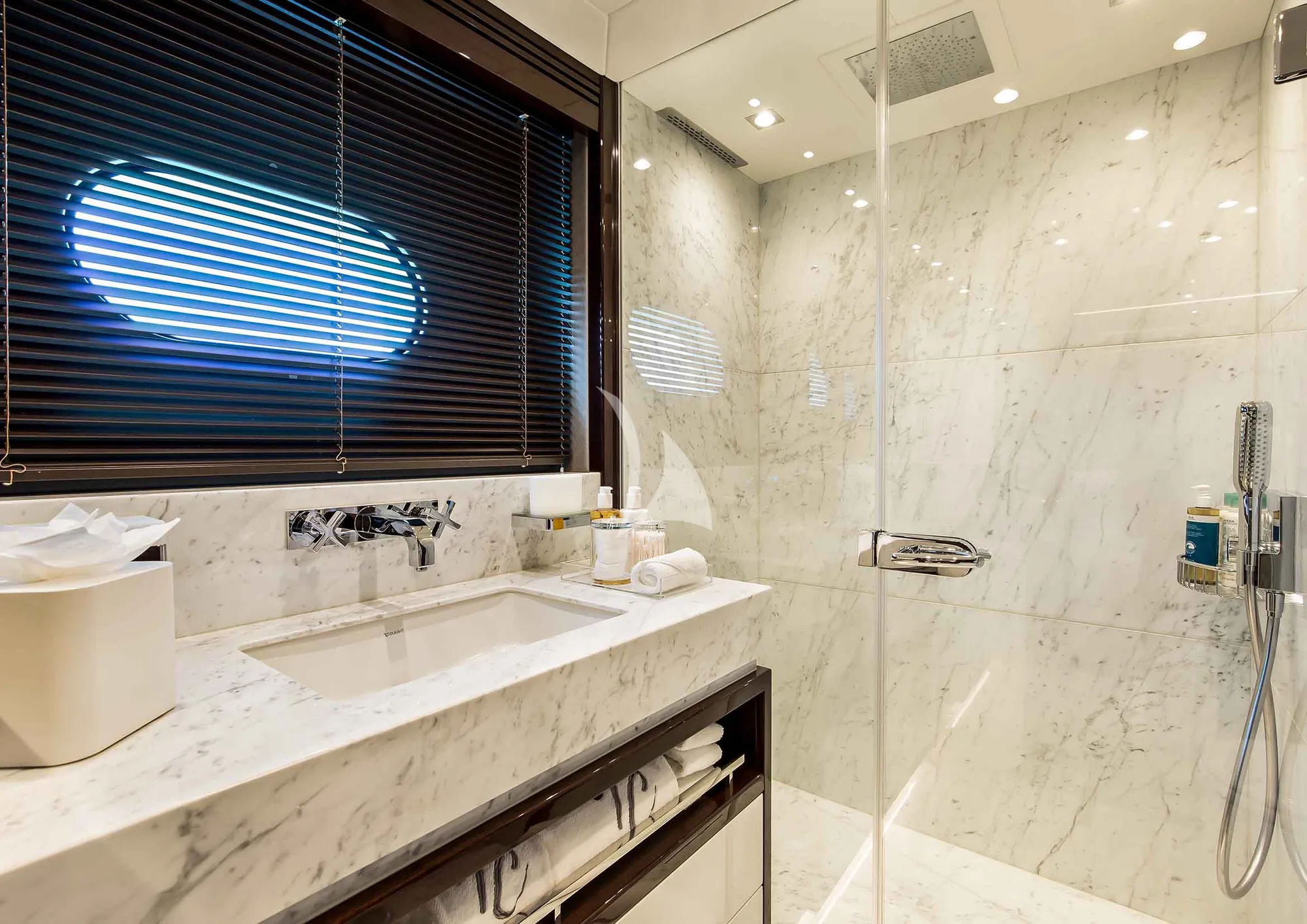 CAPTAIN MORGAN III Sunseeker 131 - twin cabin 2 bathroom