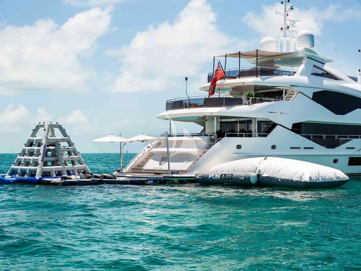 CAPTAIN MORGAN III Sunseeker 131 - water toys CAPTAIN MORGAN III Sunseeker 131 - water toys