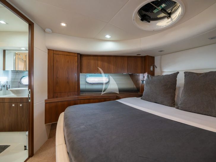 CARDANO Sunseeker Manhattan 63 - VIP cabin 1 CARDANO Sunseeker Manhattan 63 - VIP cabin 1