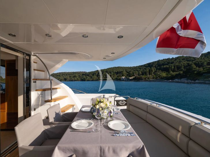 CARDANO Sunseeker Manhattan 63 - aft deck CARDANO Sunseeker Manhattan 63 - aft deck