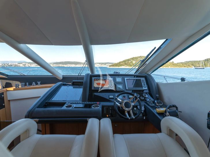 CARDANO Sunseeker Manhattan 63 - cockpit CARDANO Sunseeker Manhattan 63 - cockpit