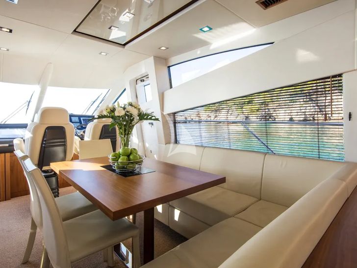 CARDANO Sunseeker Manhattan 63 - dining area CARDANO Sunseeker Manhattan 63 - dining area