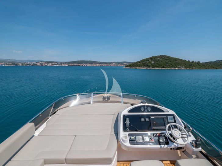 CARDANO Sunseeker Manhattan 63 - flybridge sunbed CARDANO Sunseeker Manhattan 63 - flybridge sunbed