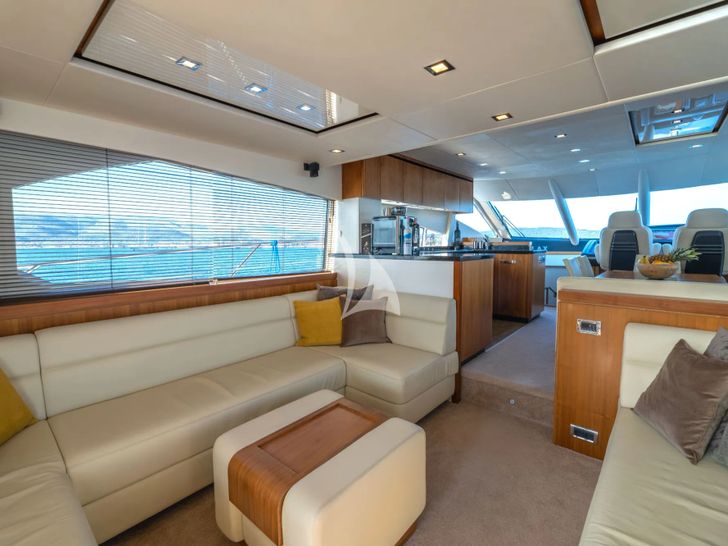 CARDANO Sunseeker Manhattan 63 - saloon CARDANO Sunseeker Manhattan 63 - saloon