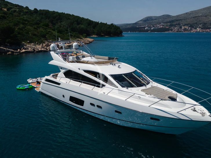 CARDANO Sunseeker Manhattan 63 - side profile CARDANO Sunseeker Manhattan 63 - side profile