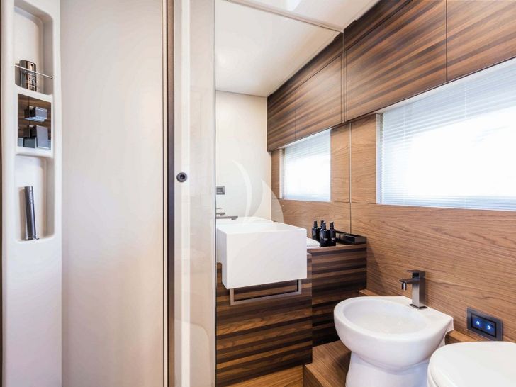 CARE ONE Ferretti 650 - VIP cabin bathroom CARE ONE Ferretti 650 - VIP cabin bathroom