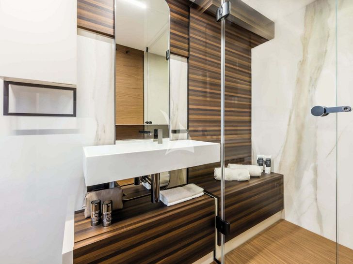 CARE ONE Ferretti 650 - master cabin bathroom CARE ONE Ferretti 650 - master cabin bathroom