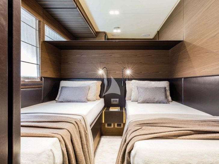 CARE ONE Ferretti 650 - twin cabin CARE ONE Ferretti 650 - twin cabin