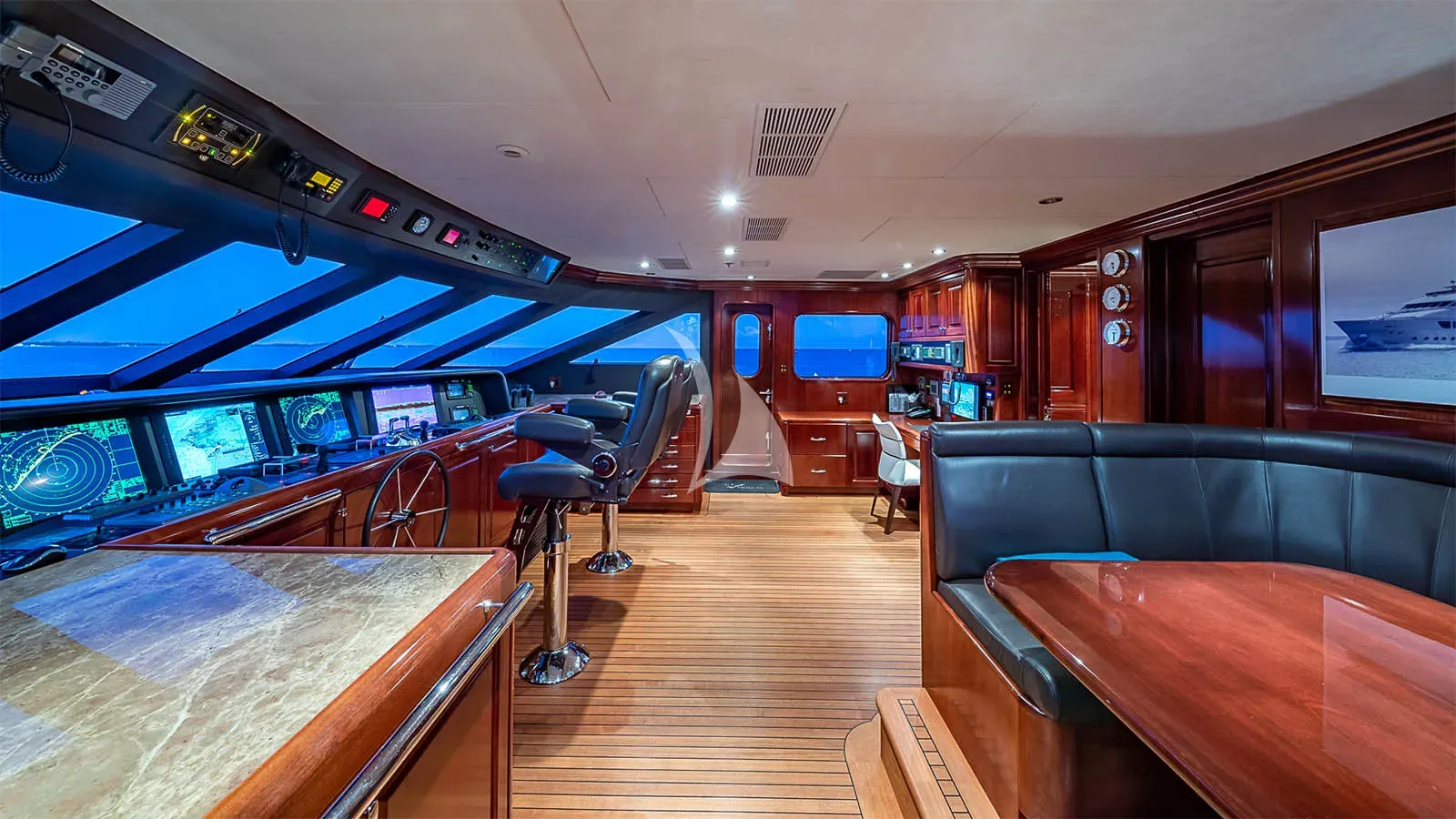 BLANCHE 161 Christensen 49m - cockpit