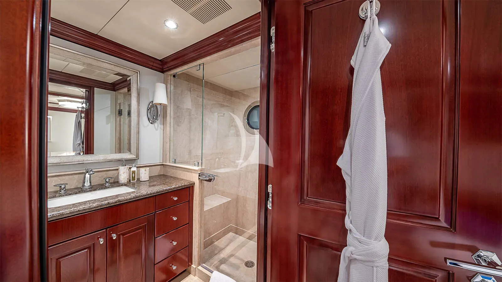 BLANCHE 161 Christensen 49m - guest cabin bathroom