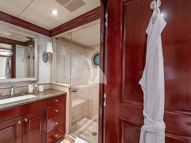 BLANCHE 161 Christensen 49m - guest cabin bathroom BLANCHE 161 Christensen 49m - guest cabin bathroom