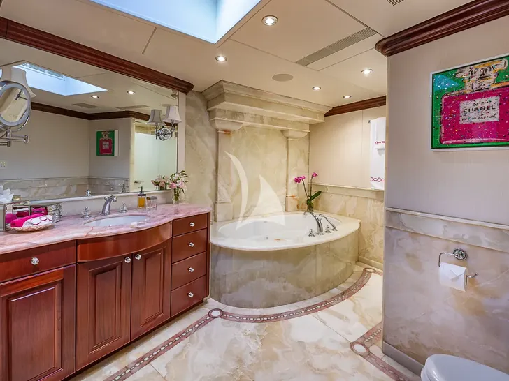 BLANCHE 161 Christensen 49m - master cabin bathroom BLANCHE 161 Christensen 49m - master cabin bathroom