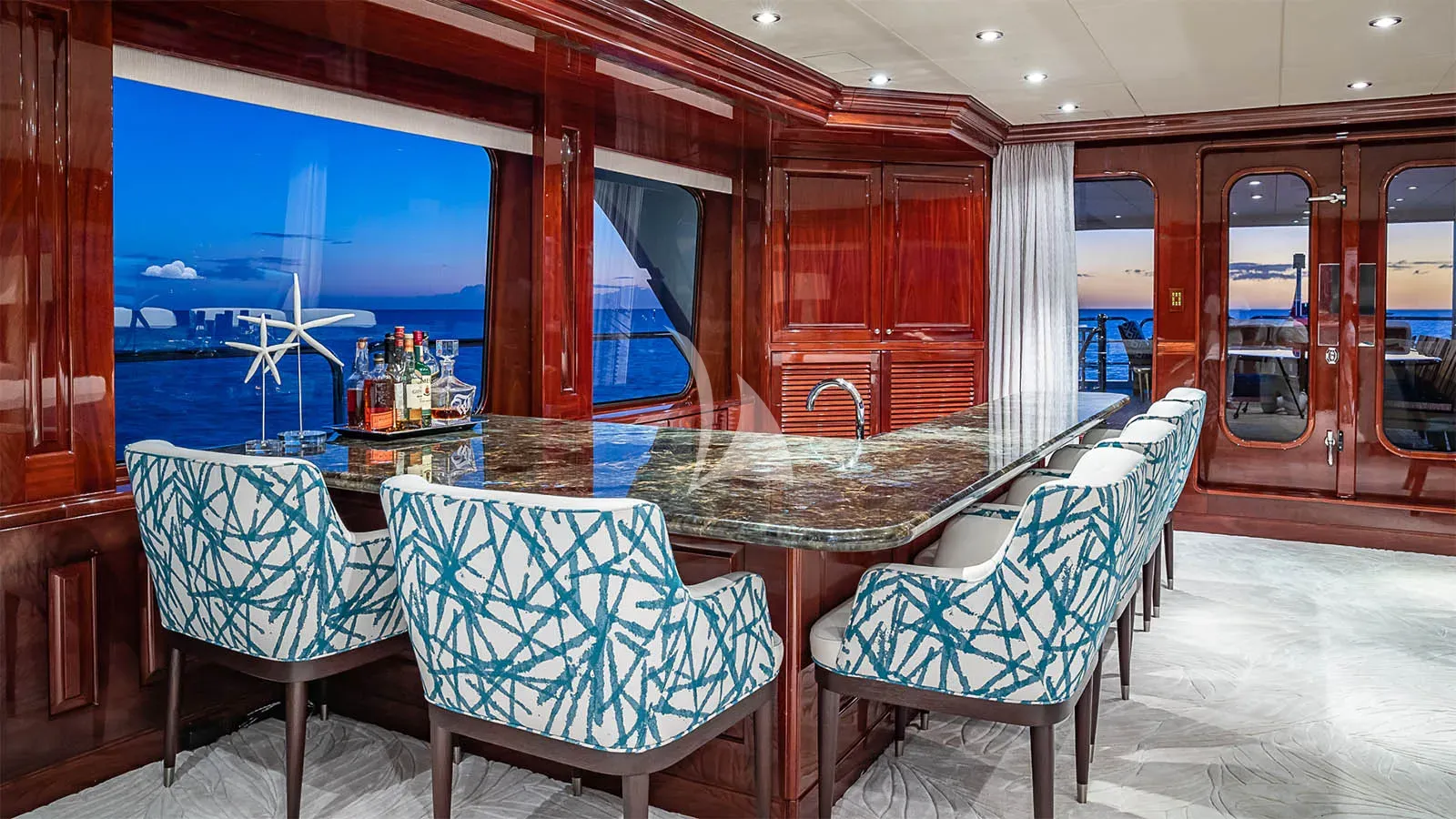 BLANCHE 161 Christensen 49m - sky lounge bar