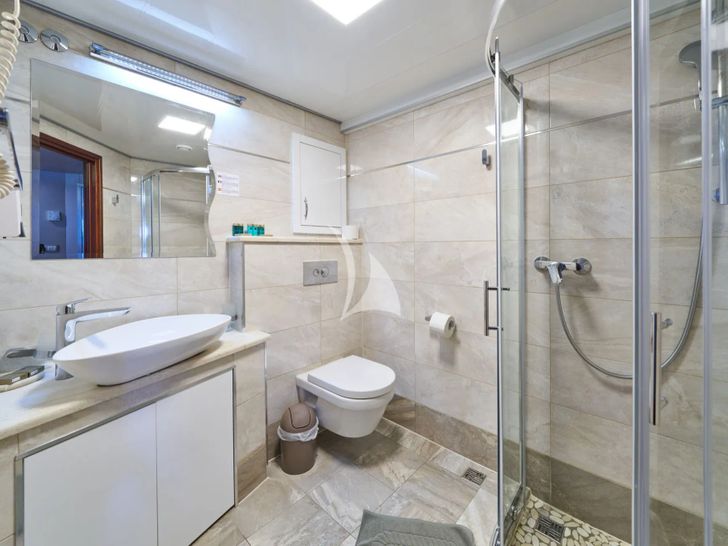 CASABLANCA Custom Yacht 61m - guest cabin bathroom CASABLANCA Custom Yacht 61m - guest cabin bathroom