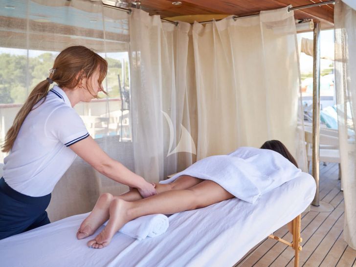 CASABLANCA Custom Yacht 61m - outdoor massage CASABLANCA Custom Yacht 61m - outdoor massage