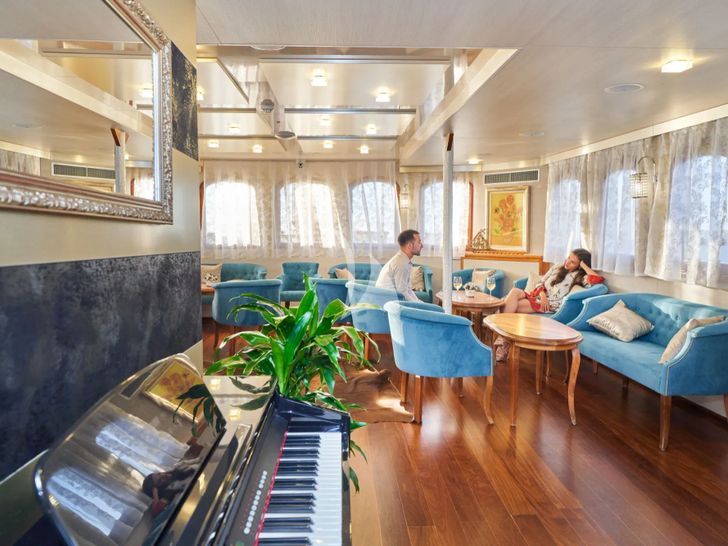 CASABLANCA Custom Yacht 61m - saloon CASABLANCA Custom Yacht 61m - saloon