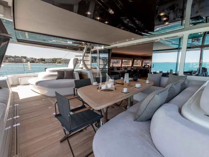 CAT TUA Lagoon Seventy 7 - aft deck seating and dining area CAT TUA Lagoon Seventy 7 - aft deck seating and dining area