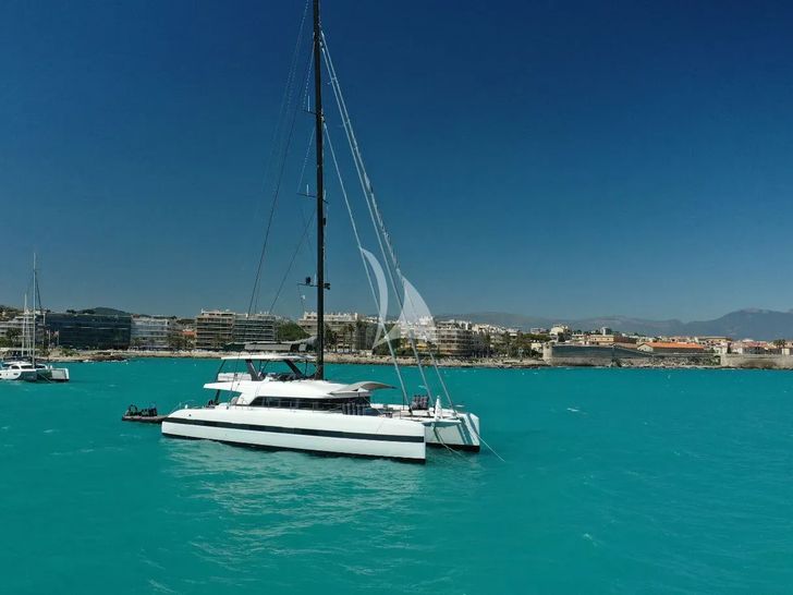 CAT TUA Lagoon Seventy 7 - anchored CAT TUA Lagoon Seventy 7 - anchored