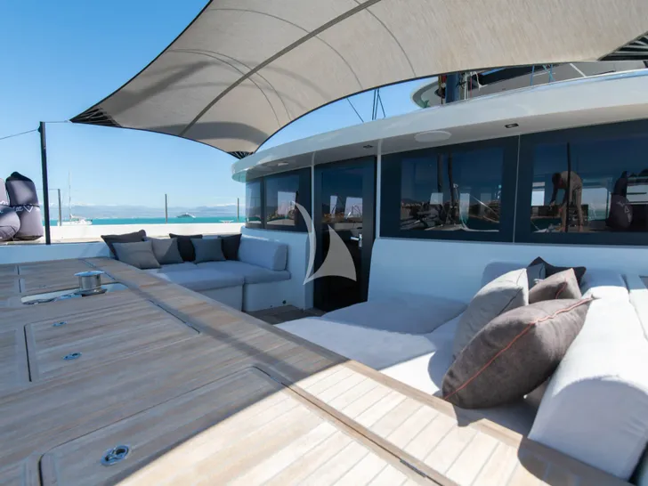 CAT TUA Lagoon Seventy 7 - foredeck lounge CAT TUA Lagoon Seventy 7 - foredeck lounge