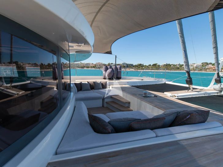 CAT TUA Lagoon Seventy 7 - foredeck CAT TUA Lagoon Seventy 7 - foredeck