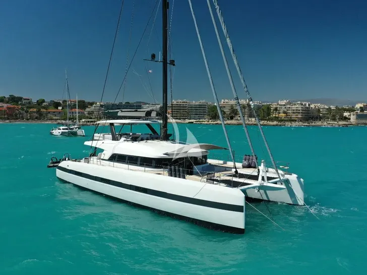 CAT TUA Lagoon Seventy 7 - anchored profile CAT TUA Lagoon Seventy 7 - anchored profile