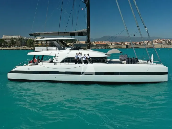 CAT TUA Lagoon Seventy 7 - side profile CAT TUA Lagoon Seventy 7 - side profile