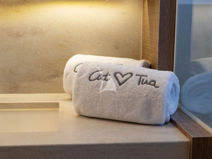 CAT TUA Lagoon Seventy 7 - toiletries CAT TUA Lagoon Seventy 7 - toiletries