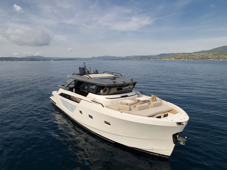 CC BLUEGAME 63 Bow CC BLUEGAME 63 Bow