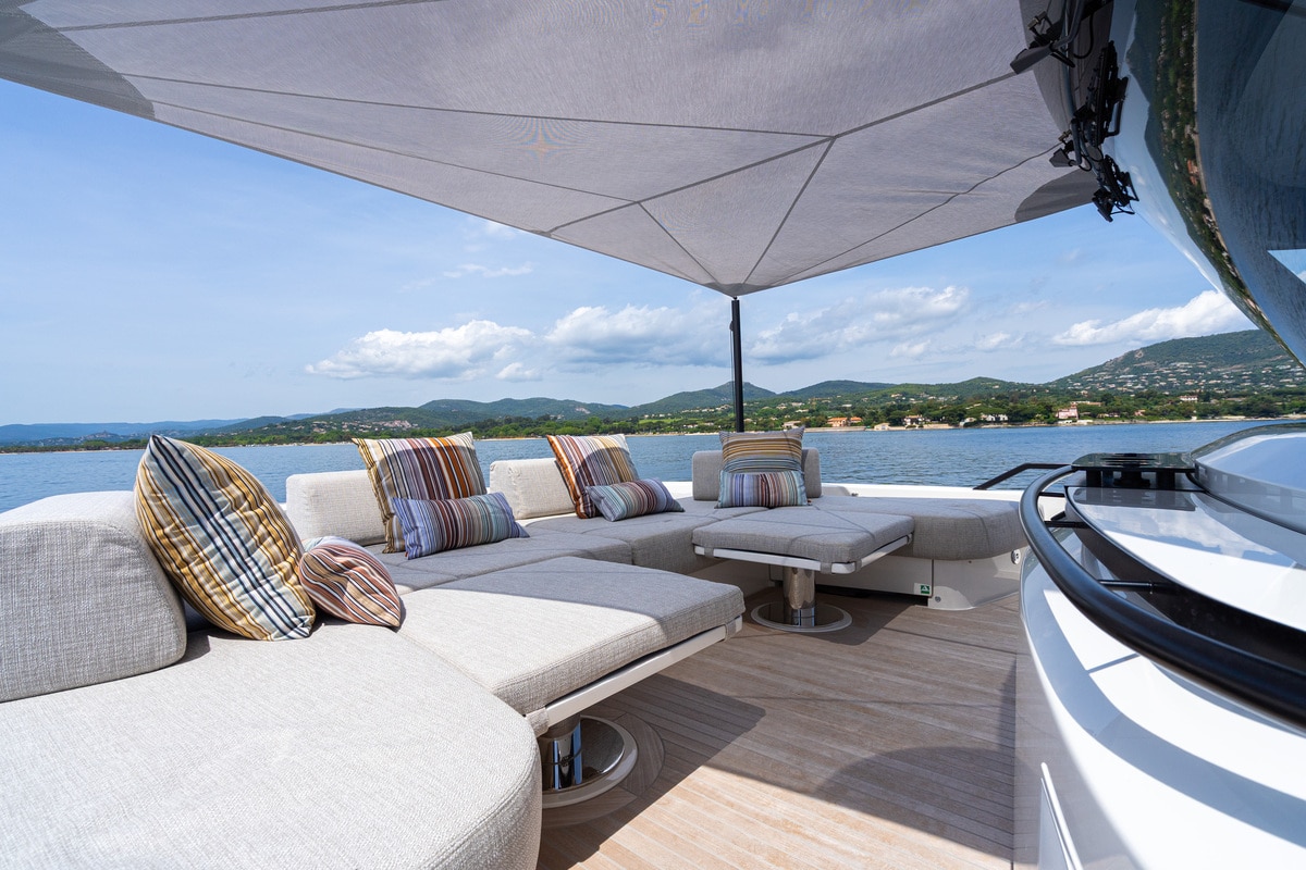 CC BLUEGAME 63 Foredeck