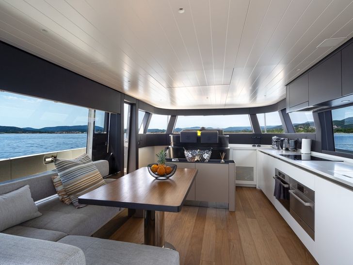 CC BLUEGAME 63 Galley CC BLUEGAME 63 Galley